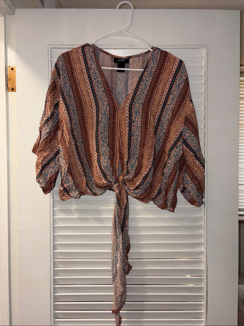 Trendy Just Polly Boho Tie-Front V-Neck Women's Crop Top🔥
